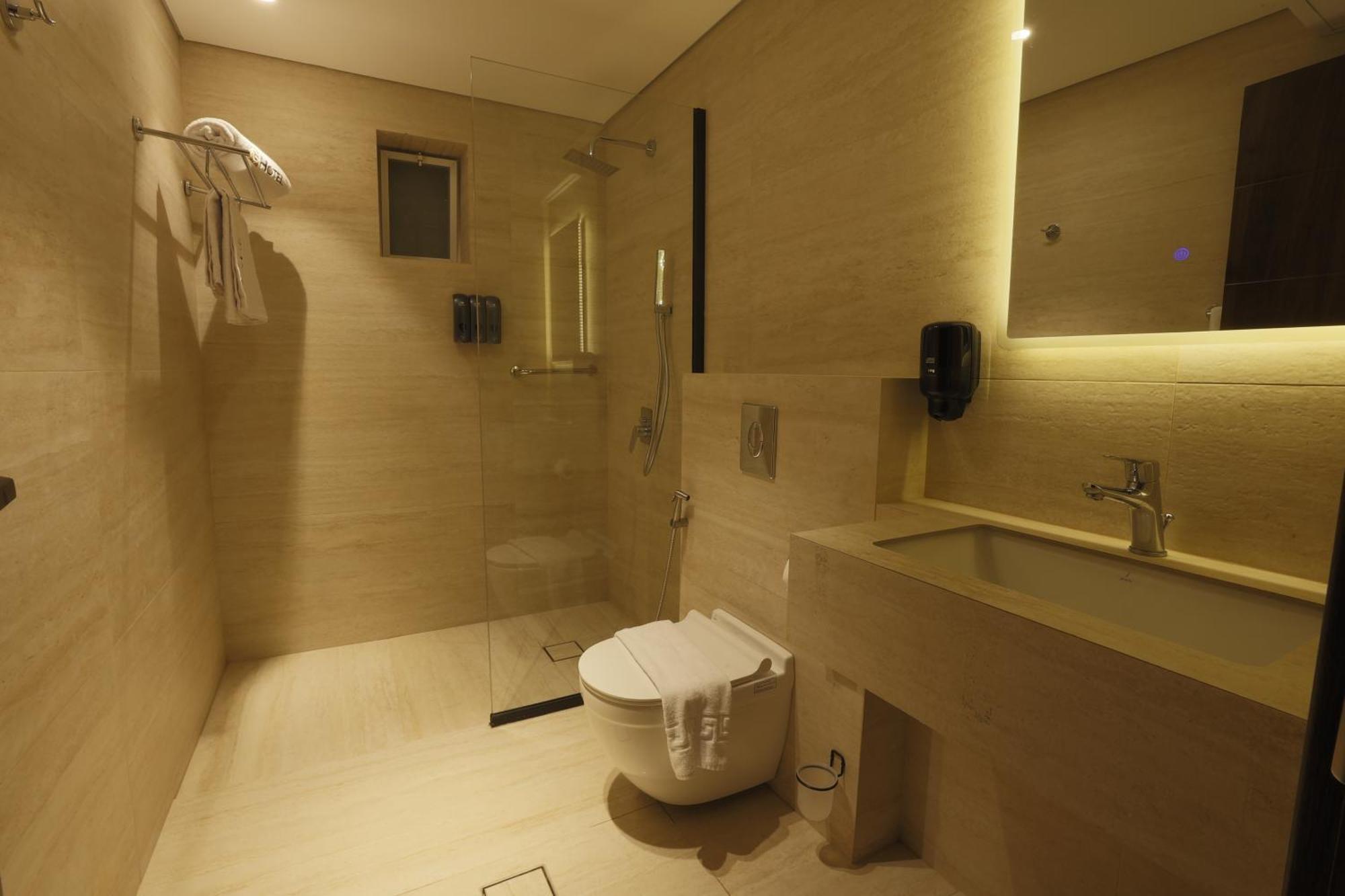 G Hotel Amman Bagian luar foto